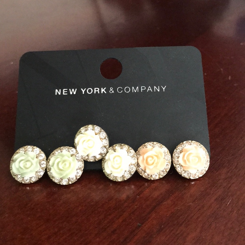 NWT Rose Earrings